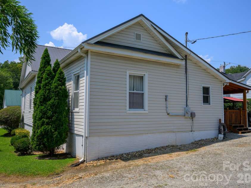 580 Baldwin Avenue, Marion, NC 28752.  MLS# CAR4413490, YatesRealty ID 43651. 