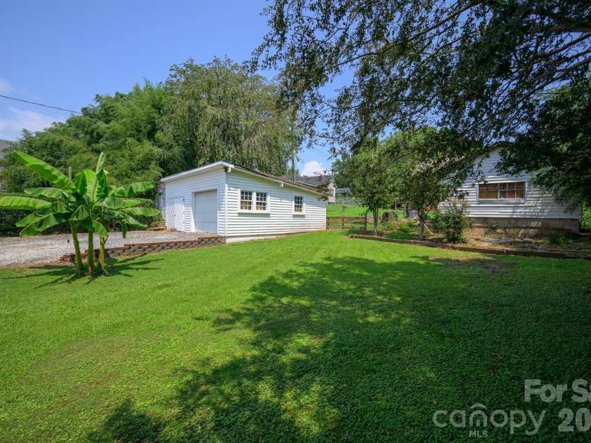580 Baldwin Avenue, Marion, NC 28752.  MLS# CAR4413490, YatesRealty ID 43651. 
