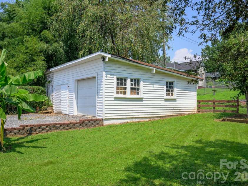 580 Baldwin Avenue, Marion, NC 28752.  MLS# CAR4413490, YatesRealty ID 43651. 
