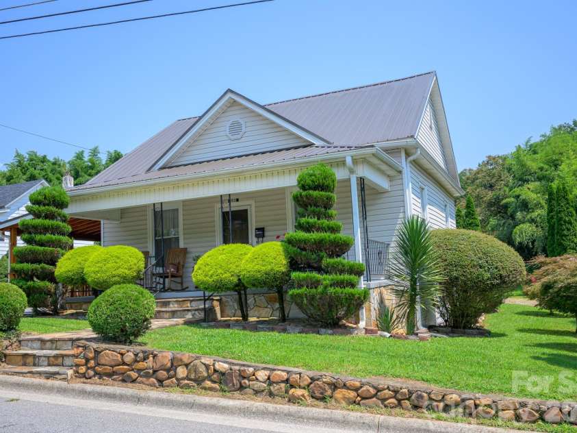 580 Baldwin Avenue, Marion, NC 28752.  MLS# CAR4413490, YatesRealty ID 43651. 