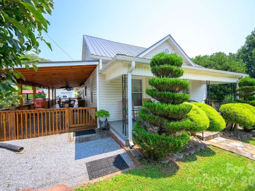 580 Baldwin Avenue, Marion, NC 28752.  MLS# CAR4413490, YatesRealty ID 43651. 