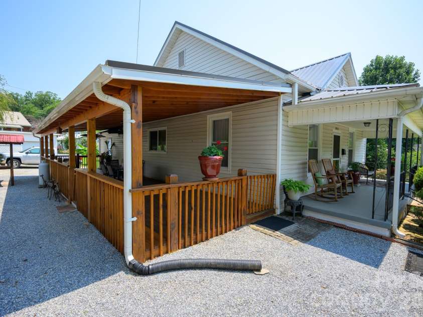 580 Baldwin Avenue, Marion, NC 28752.  MLS# CAR4413490, YatesRealty ID 43651. 