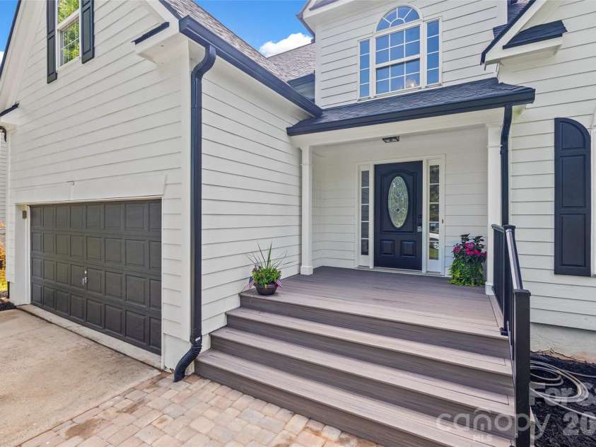 14107 Pine Harbor Road, Charlotte, NC 28278.  MLS# CAR4413773, YatesRealty ID 43652. 