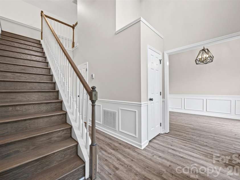14107 Pine Harbor Road, Charlotte, NC 28278.  MLS# CAR4413773, YatesRealty ID 43652. 