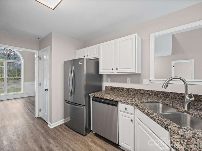 14107 Pine Harbor Road, Charlotte, NC 28278.  MLS# CAR4413773, YatesRealty ID 43652. 