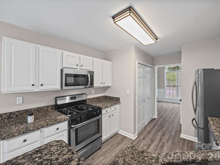 14107 Pine Harbor Road, Charlotte, NC 28278.  MLS# CAR4413773, YatesRealty ID 43652. 