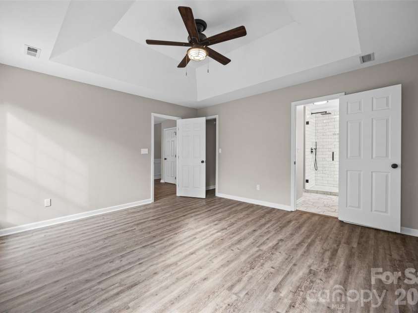 14107 Pine Harbor Road, Charlotte, NC 28278.  MLS# CAR4413773, YatesRealty ID 43652. 