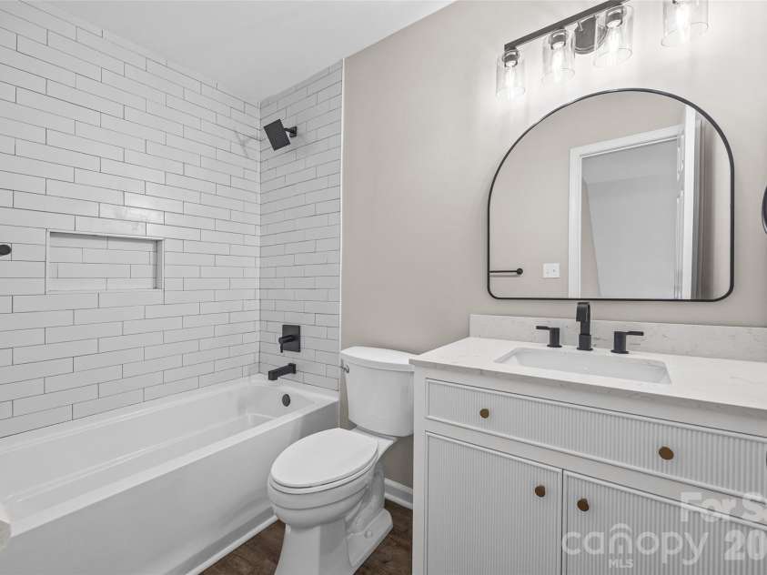 14107 Pine Harbor Road, Charlotte, NC 28278.  MLS# CAR4413773, YatesRealty ID 43652. 