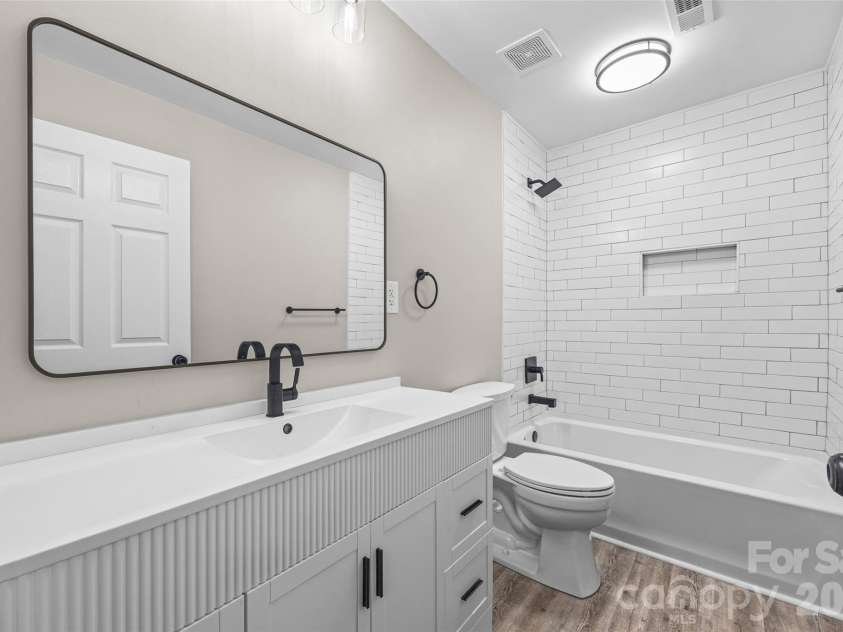 14107 Pine Harbor Road, Charlotte, NC 28278.  MLS# CAR4413773, YatesRealty ID 43652. 