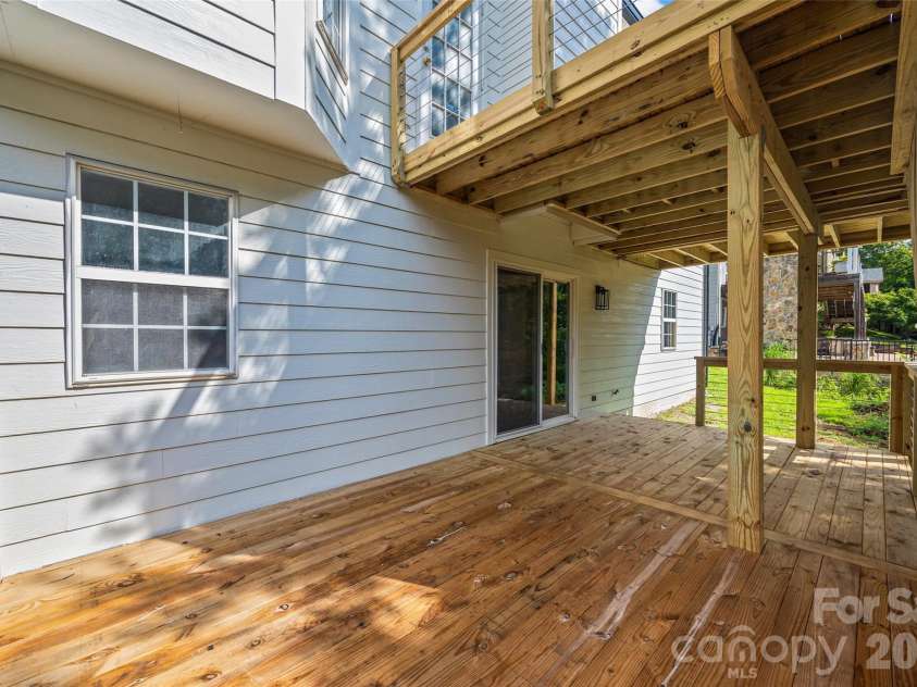 14107 Pine Harbor Road, Charlotte, NC 28278.  MLS# CAR4413773, YatesRealty ID 43652. 