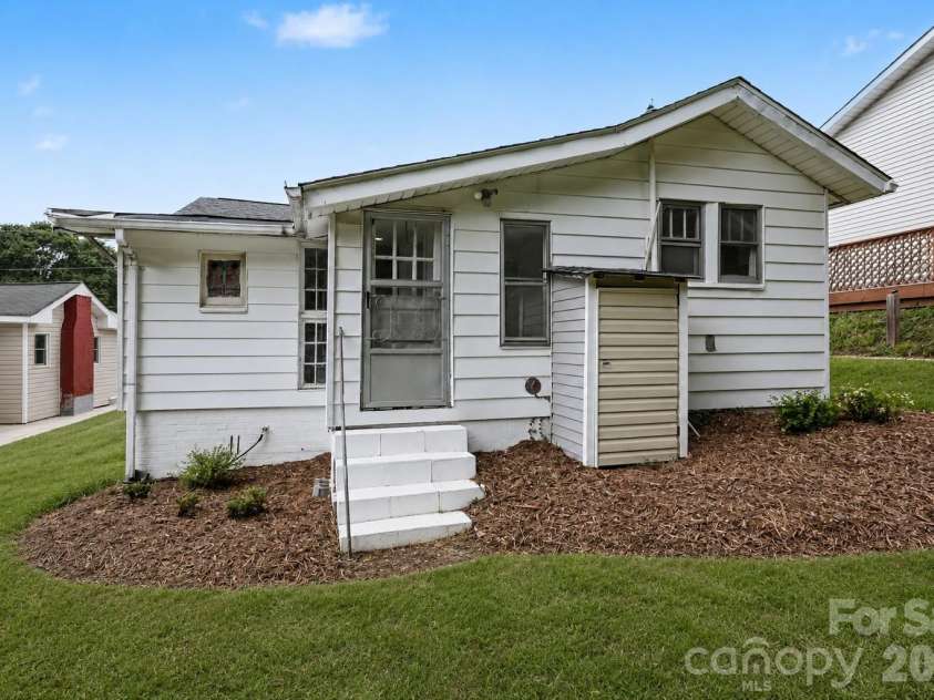 1306 Forrest Street, High Point, NC 27262.  MLS# CAR4413863, YatesRealty ID 43653. 