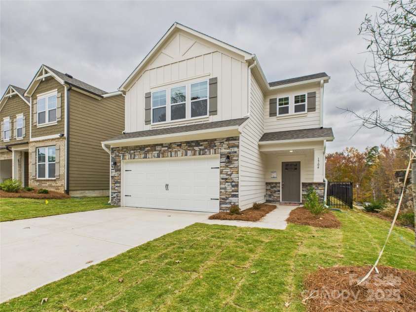1704 Coral Bark Lane, Charlotte, NC 28216.  MLS# CAR4308843, YatesRealty ID 43653. 