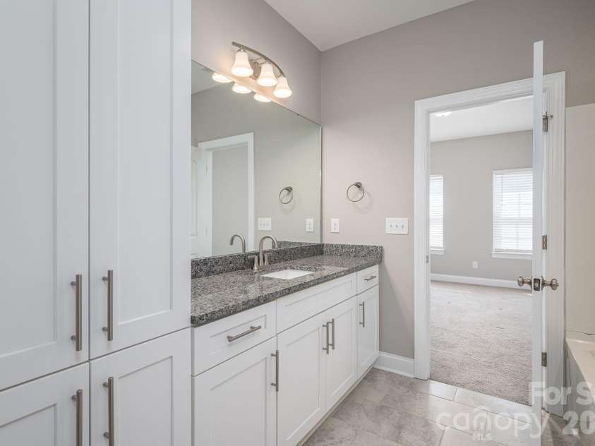 104 Pine Street, Lincolnton, NC 28092.  MLS# CAR4413515, YatesRealty ID 43654. Jack & Jill Bath