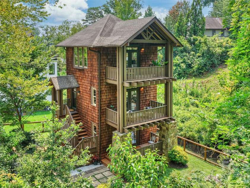 1611 Tippah Park Court, Charlotte, NC 28205.  MLS# CAR4413519, YatesRealty ID 43659. 