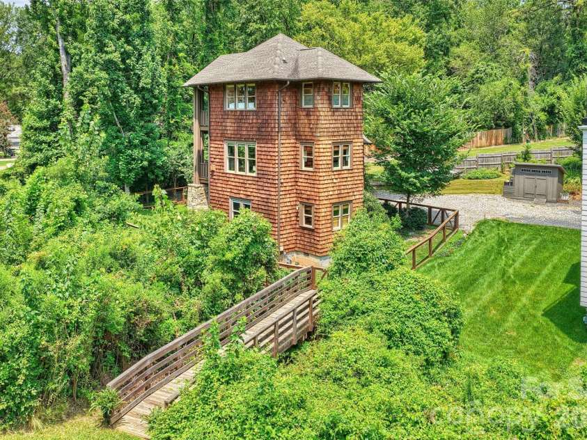 1611 Tippah Park Court, Charlotte, NC 28205.  MLS# CAR4413519, YatesRealty ID 43659. 