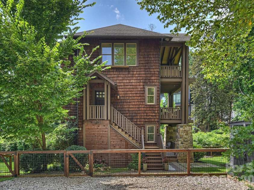 1611 Tippah Park Court, Charlotte, NC 28205.  MLS# CAR4413519, YatesRealty ID 43659. 