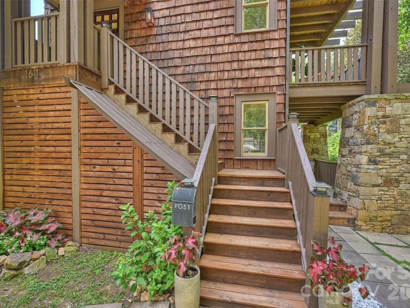 1611 Tippah Park Court, Charlotte, NC 28205.  MLS# CAR4413519, YatesRealty ID 43659. 