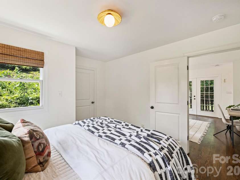 1611 Tippah Park Court, Charlotte, NC 28205.  MLS# CAR4413519, YatesRealty ID 43659. 