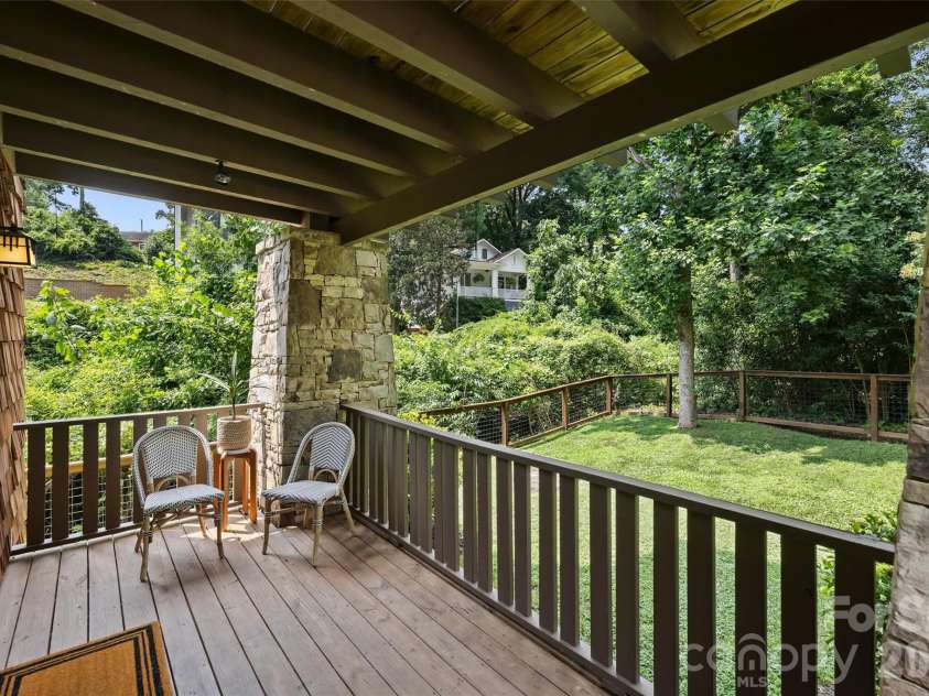 1611 Tippah Park Court, Charlotte, NC 28205.  MLS# CAR4413519, YatesRealty ID 43659. 