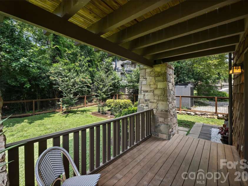 1611 Tippah Park Court, Charlotte, NC 28205.  MLS# CAR4413519, YatesRealty ID 43659. 