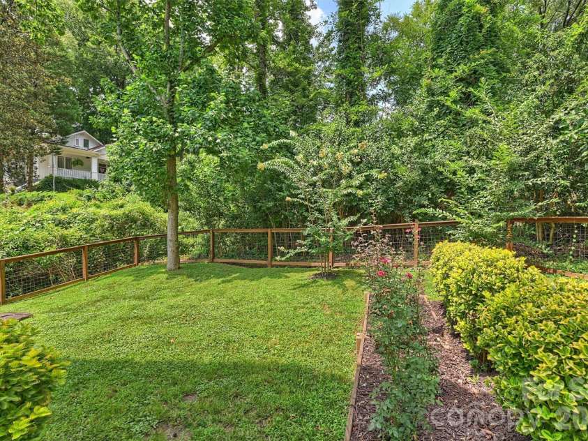 1611 Tippah Park Court, Charlotte, NC 28205.  MLS# CAR4413519, YatesRealty ID 43659. 
