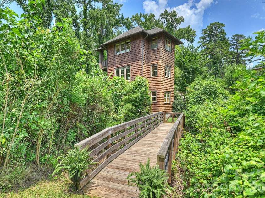 1611 Tippah Park Court, Charlotte, NC 28205.  MLS# CAR4413519, YatesRealty ID 43659. 