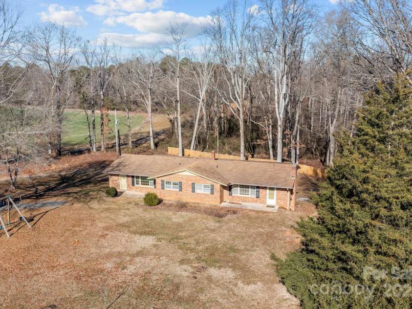 145 Crooked Lane, Statesville, NC 28625.  MLS# CAR4205101, YatesRealty ID 4366. 