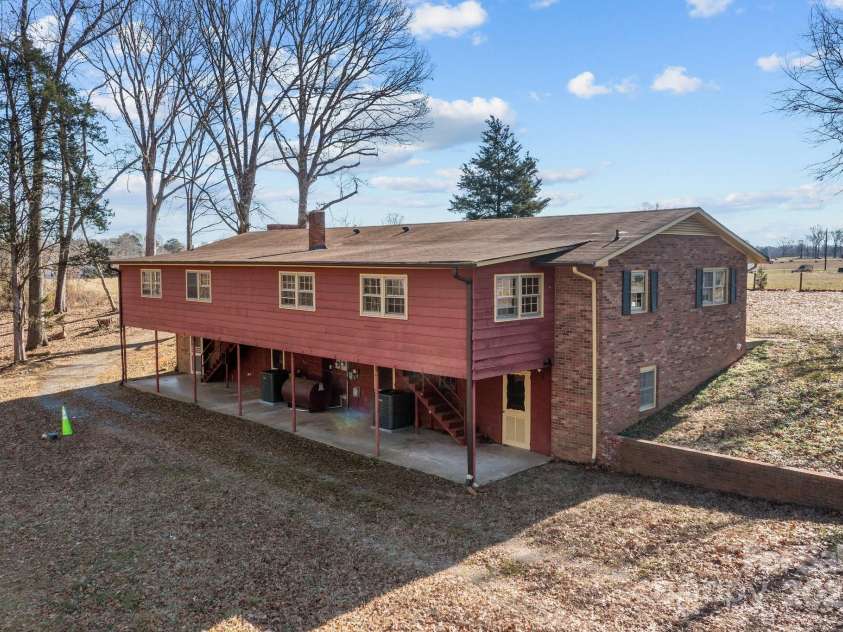 145 Crooked Lane, Statesville, NC 28625.  MLS# CAR4205101, YatesRealty ID 4366. 