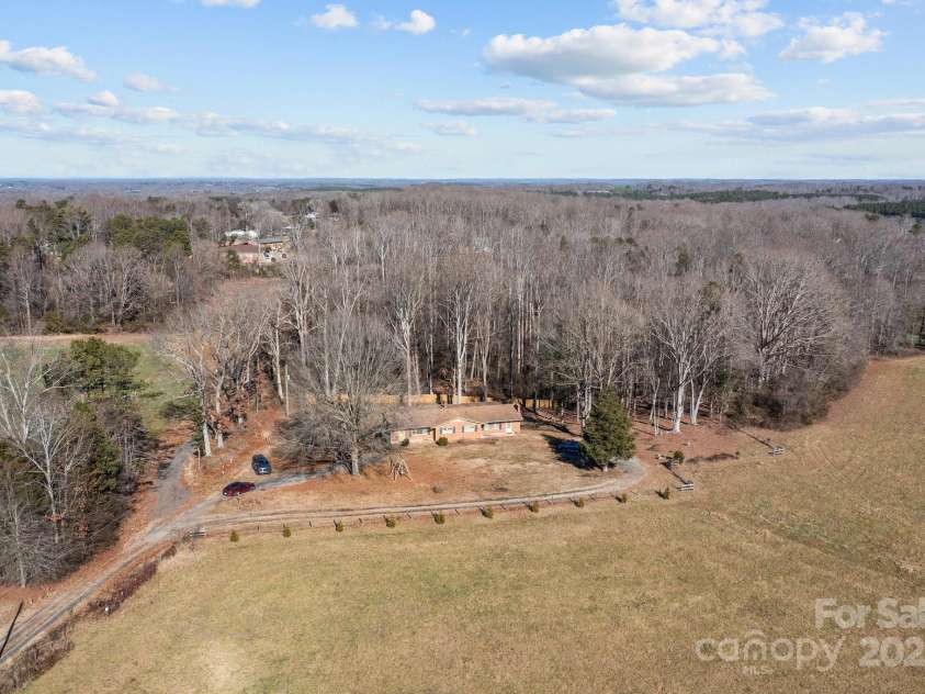 145 Crooked Lane, Statesville, NC 28625.  MLS# CAR4205101, YatesRealty ID 4366. 