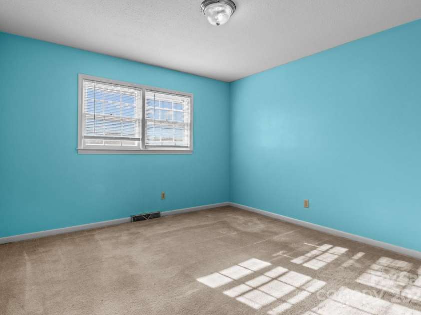 145 Crooked Lane, Statesville, NC 28625.  MLS# CAR4205101, YatesRealty ID 4366. 