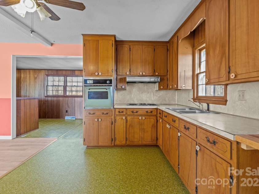 145 Crooked Lane, Statesville, NC 28625.  MLS# CAR4205101, YatesRealty ID 4366. 