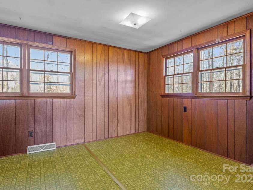 145 Crooked Lane, Statesville, NC 28625.  MLS# CAR4205101, YatesRealty ID 4366. 