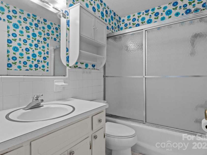 145 Crooked Lane, Statesville, NC 28625.  MLS# CAR4205101, YatesRealty ID 4366. 