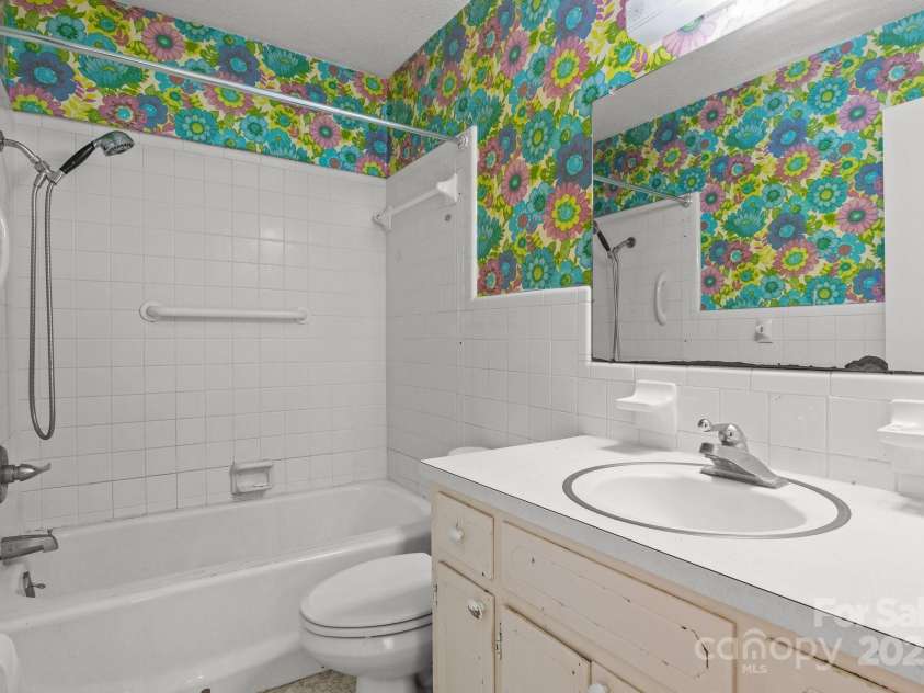 145 Crooked Lane, Statesville, NC 28625.  MLS# CAR4205101, YatesRealty ID 4366. 