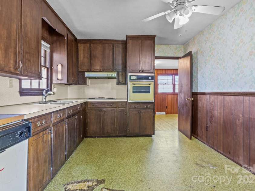 145 Crooked Lane, Statesville, NC 28625.  MLS# CAR4205101, YatesRealty ID 4366. 