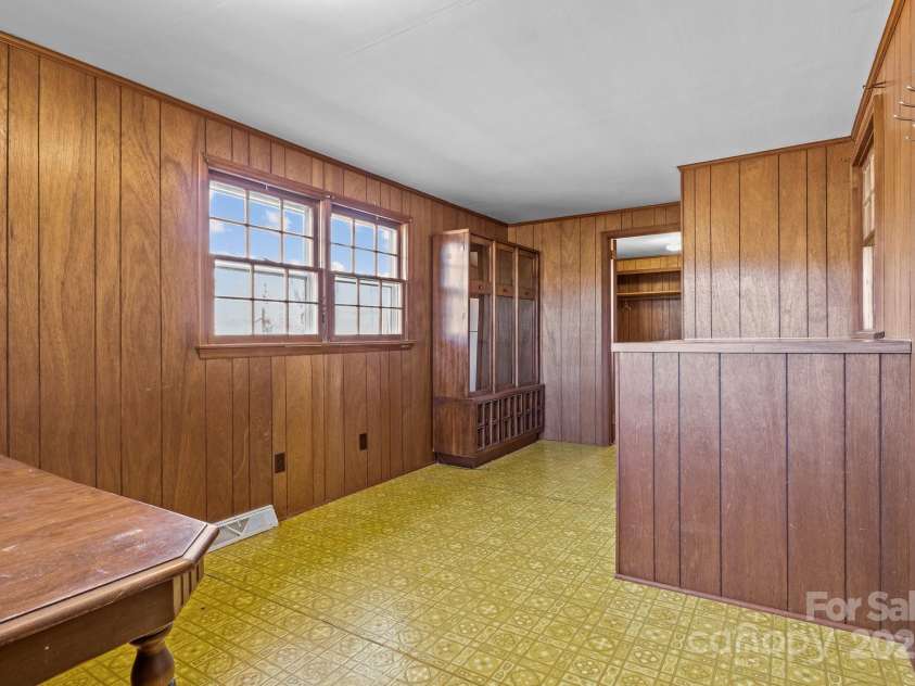 145 Crooked Lane, Statesville, NC 28625.  MLS# CAR4205101, YatesRealty ID 4366. 