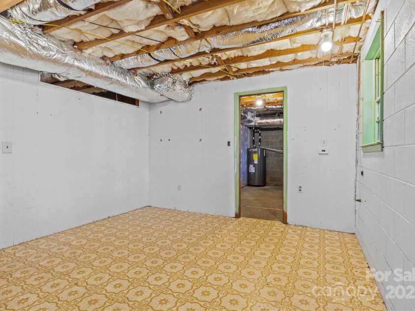 145 Crooked Lane, Statesville, NC 28625.  MLS# CAR4205101, YatesRealty ID 4366. 