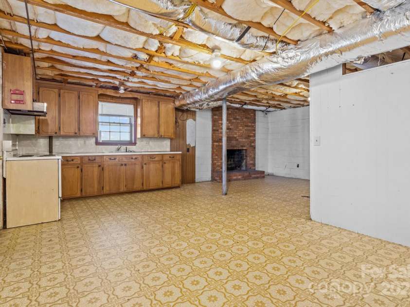 145 Crooked Lane, Statesville, NC 28625.  MLS# CAR4205101, YatesRealty ID 4366. 