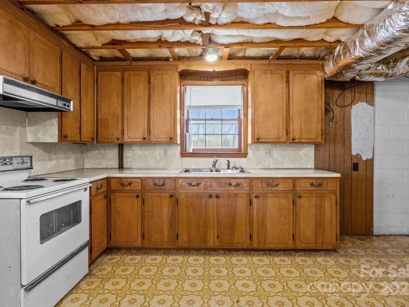 145 Crooked Lane, Statesville, NC 28625.  MLS# CAR4205101, YatesRealty ID 4366. 