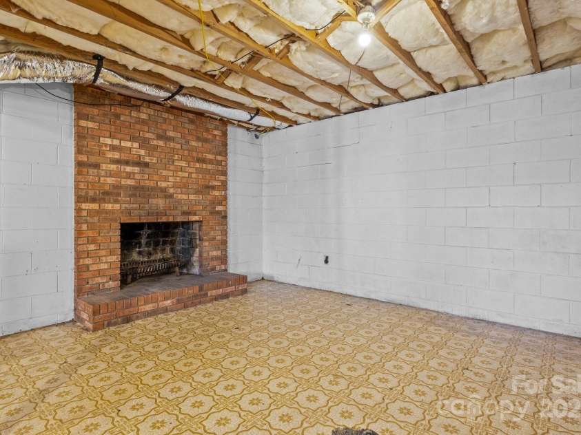 145 Crooked Lane, Statesville, NC 28625.  MLS# CAR4205101, YatesRealty ID 4366. 