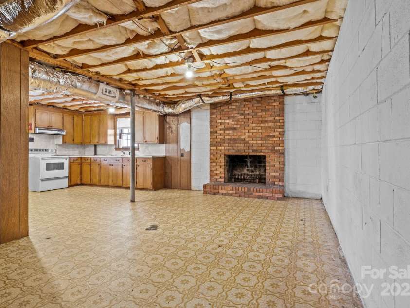 145 Crooked Lane, Statesville, NC 28625.  MLS# CAR4205101, YatesRealty ID 4366. 