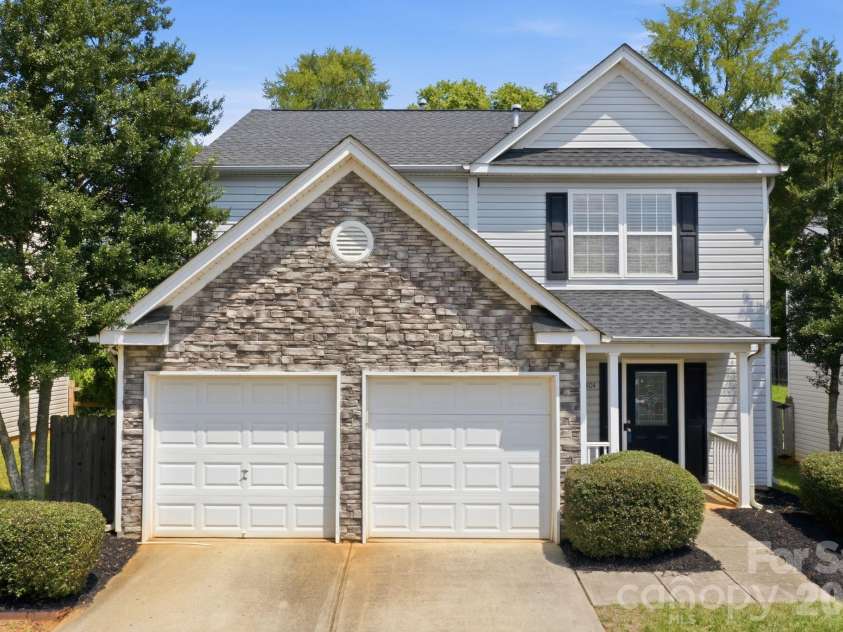 10404 Haddington Drive, Charlotte, NC 28269.  MLS# CAR4412907, YatesRealty ID 43660. 