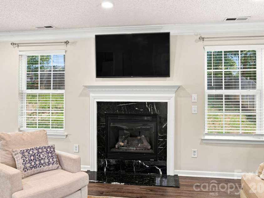 10404 Haddington Drive, Charlotte, NC 28269.  MLS# CAR4412907, YatesRealty ID 43660. 