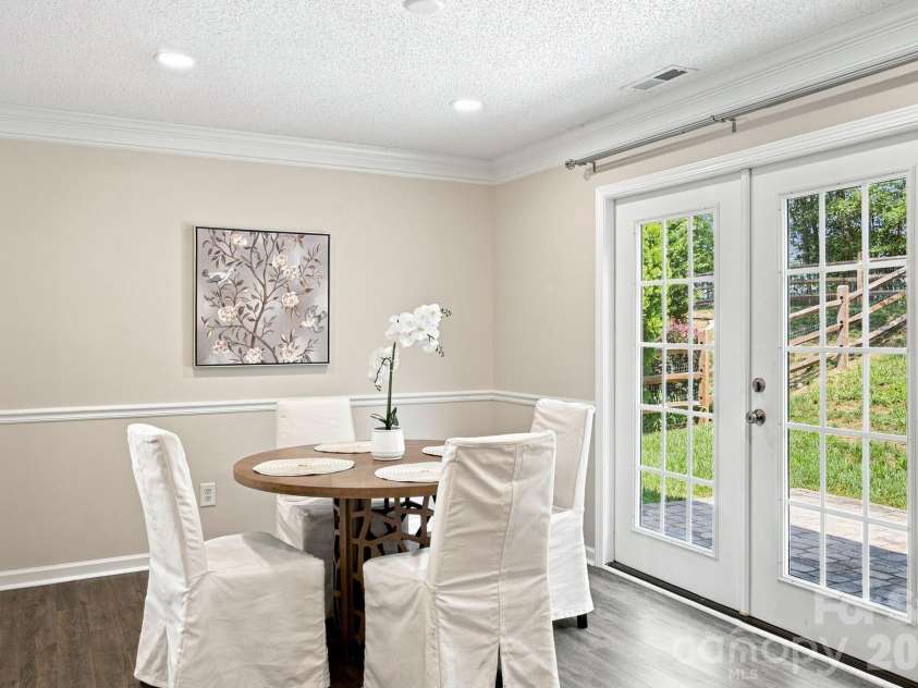 10404 Haddington Drive, Charlotte, NC 28269.  MLS# CAR4412907, YatesRealty ID 43660. 