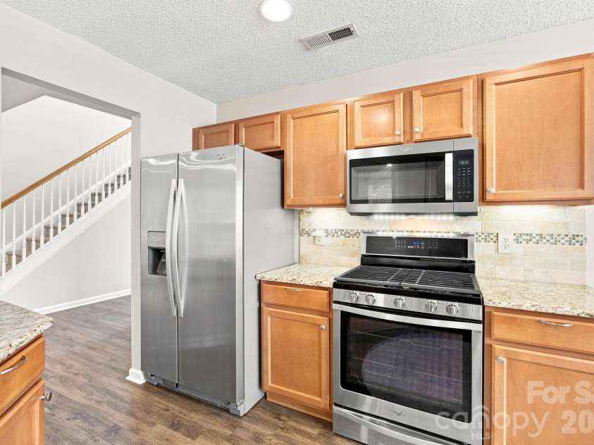 10404 Haddington Drive, Charlotte, NC 28269.  MLS# CAR4412907, YatesRealty ID 43660. 
