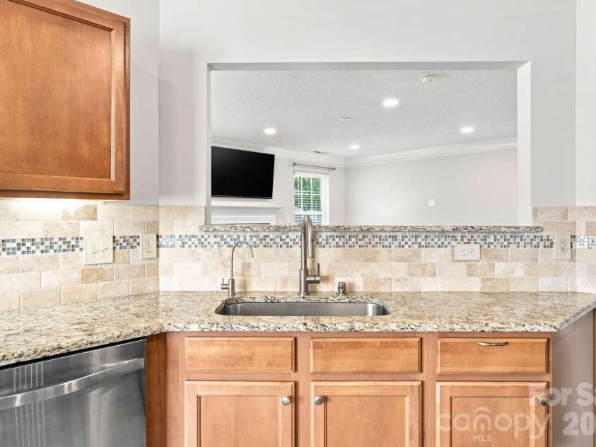10404 Haddington Drive, Charlotte, NC 28269.  MLS# CAR4412907, YatesRealty ID 43660. 