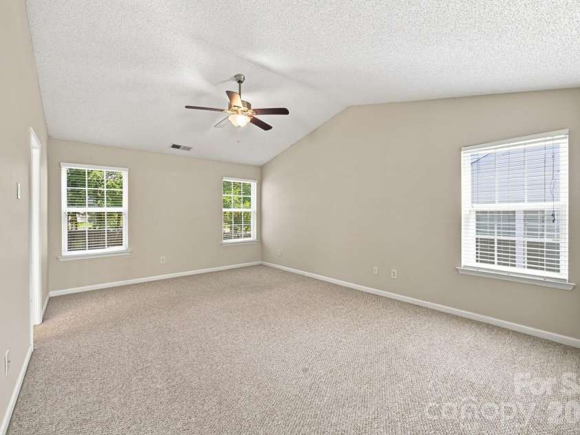10404 Haddington Drive, Charlotte, NC 28269.  MLS# CAR4412907, YatesRealty ID 43660. 