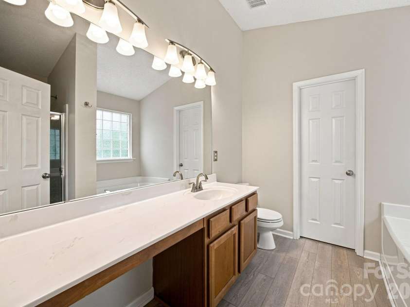 10404 Haddington Drive, Charlotte, NC 28269.  MLS# CAR4412907, YatesRealty ID 43660. 