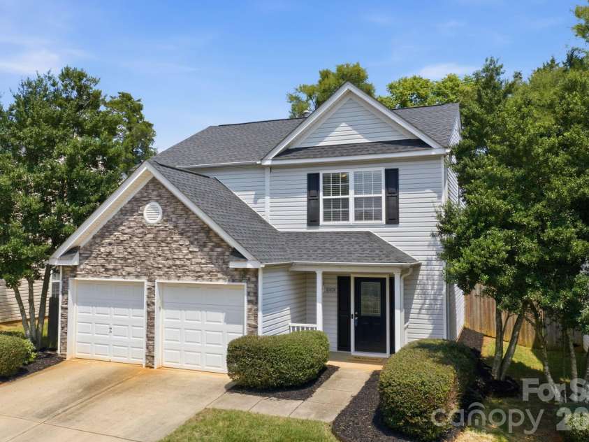 10404 Haddington Drive, Charlotte, NC 28269.  MLS# CAR4412907, YatesRealty ID 43660. 