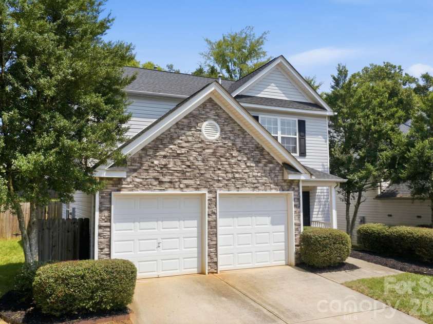 10404 Haddington Drive, Charlotte, NC 28269.  MLS# CAR4412907, YatesRealty ID 43660. 